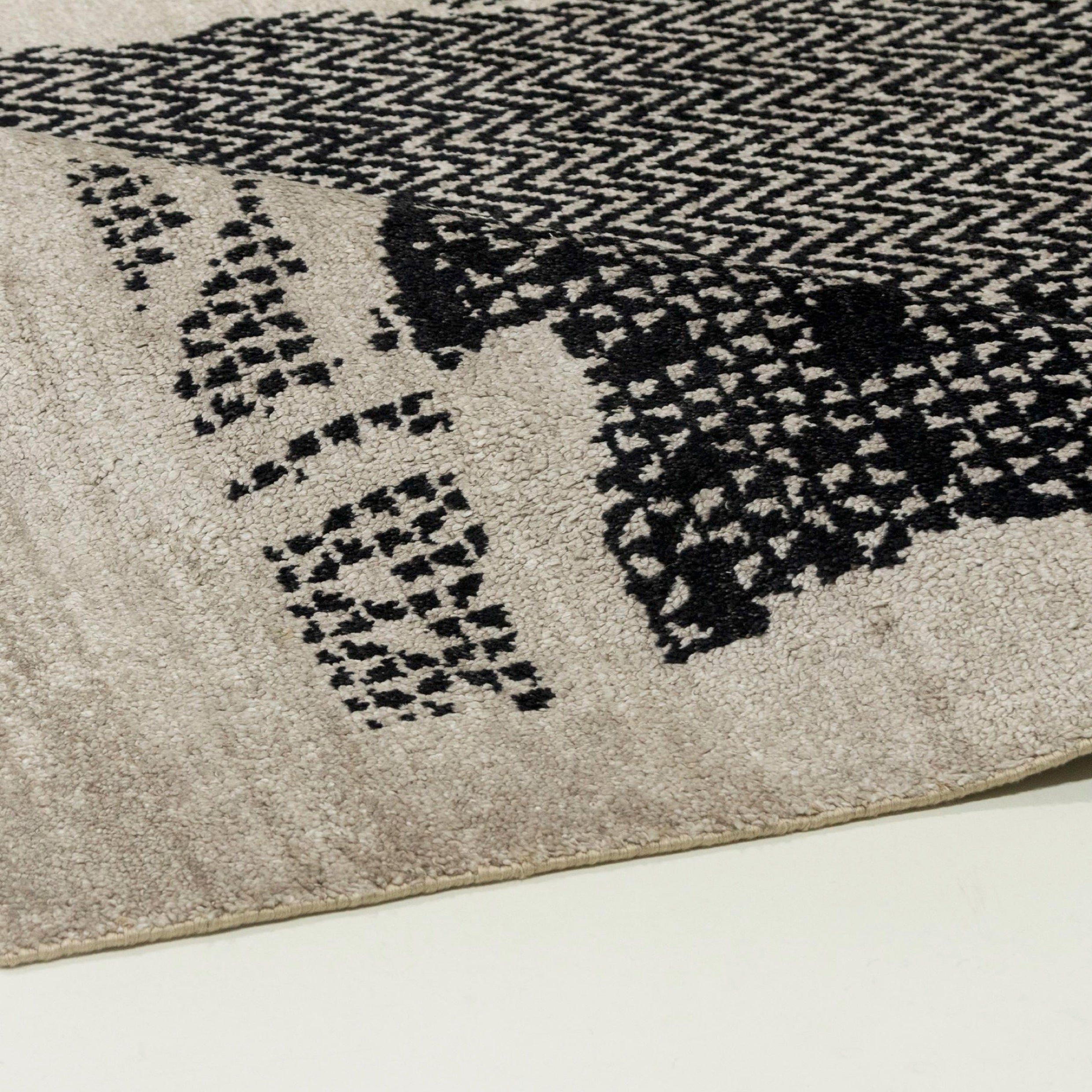 Nyra Rug, 02