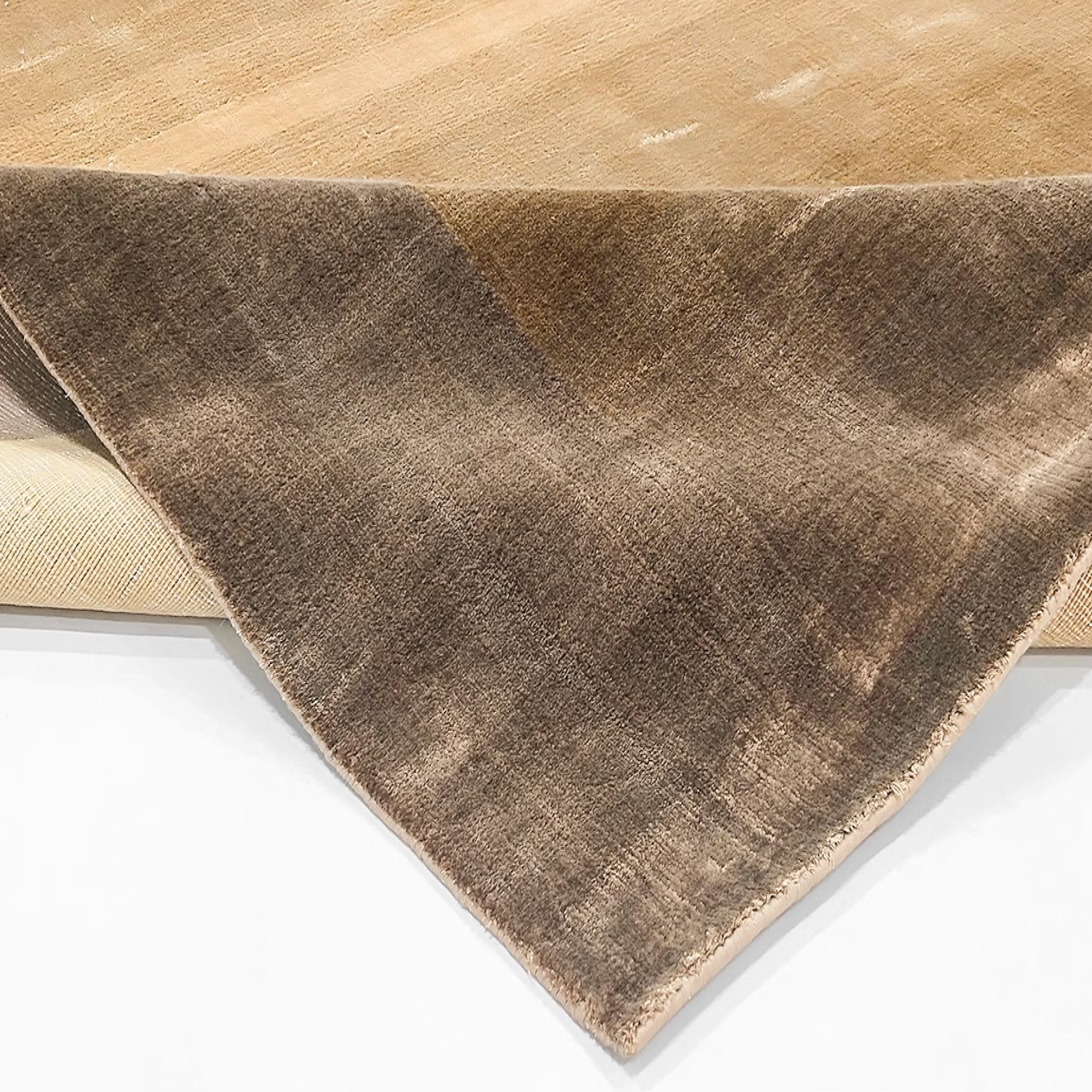 Tahj Rug, 02