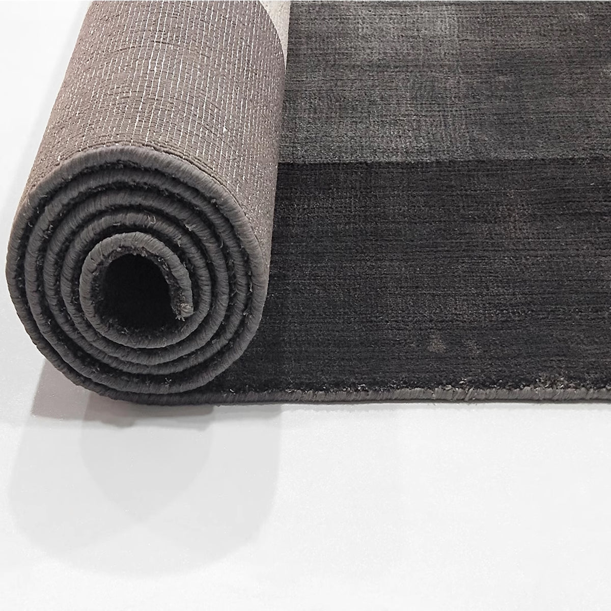 Tahj Rug, 01